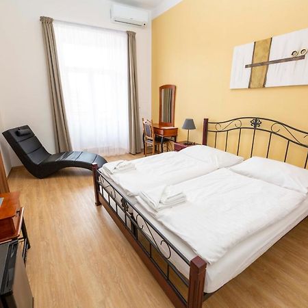 Penzion Kralovske Lazne Poděbrady Buitenkant foto