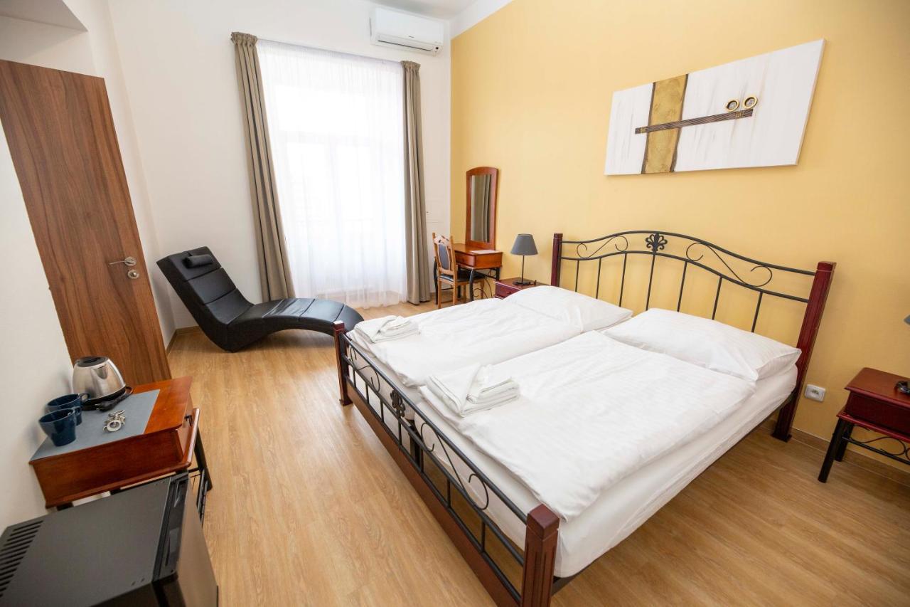 Penzion Kralovske Lazne Poděbrady Buitenkant foto