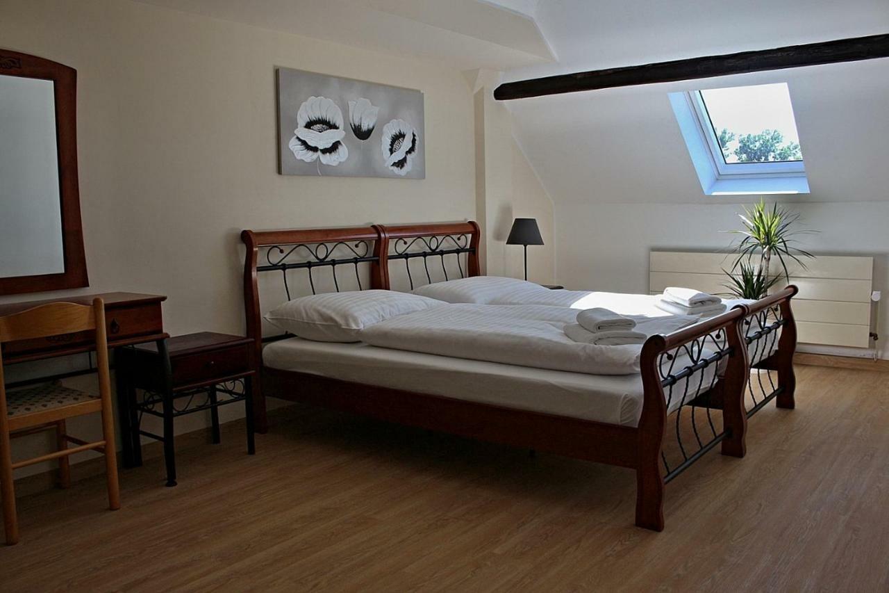 Penzion Kralovske Lazne Poděbrady Buitenkant foto